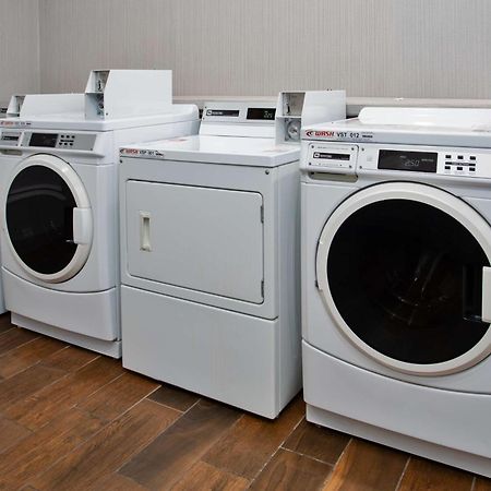 Hilton Garden Inn Benton Harbor Bagian luar foto