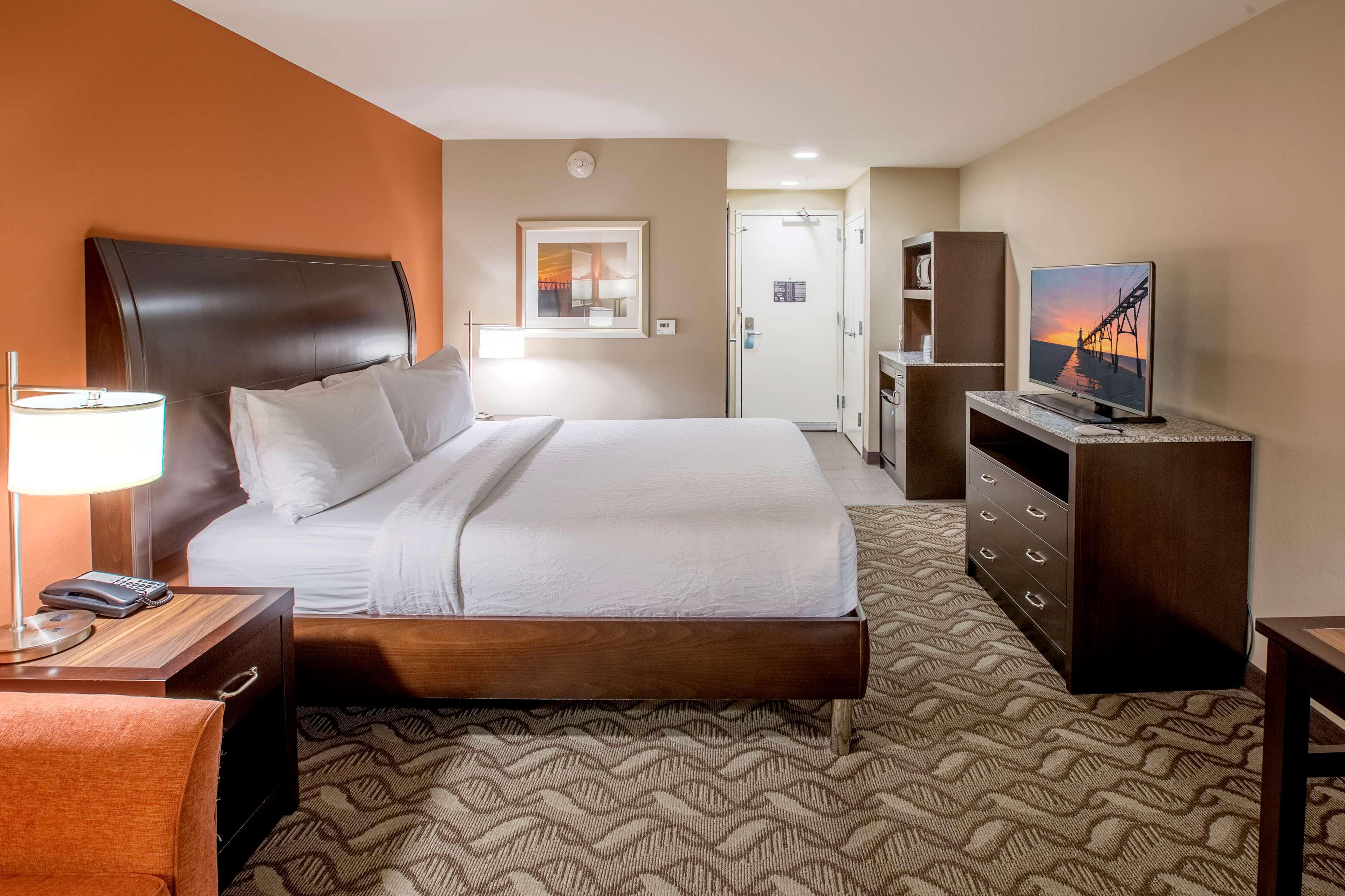 Hilton Garden Inn Benton Harbor Bagian luar foto