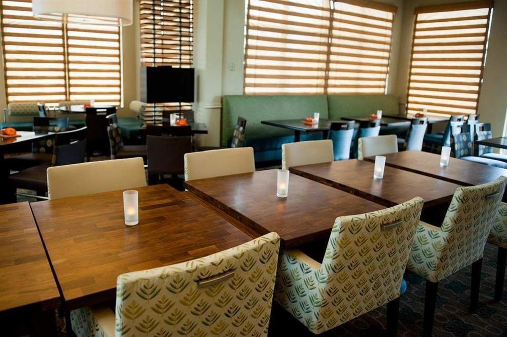 Hilton Garden Inn Benton Harbor Restoran foto