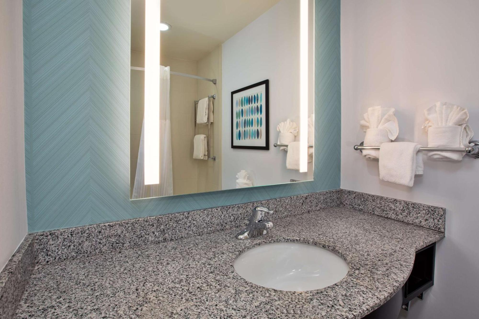 Hilton Garden Inn Benton Harbor Bagian luar foto