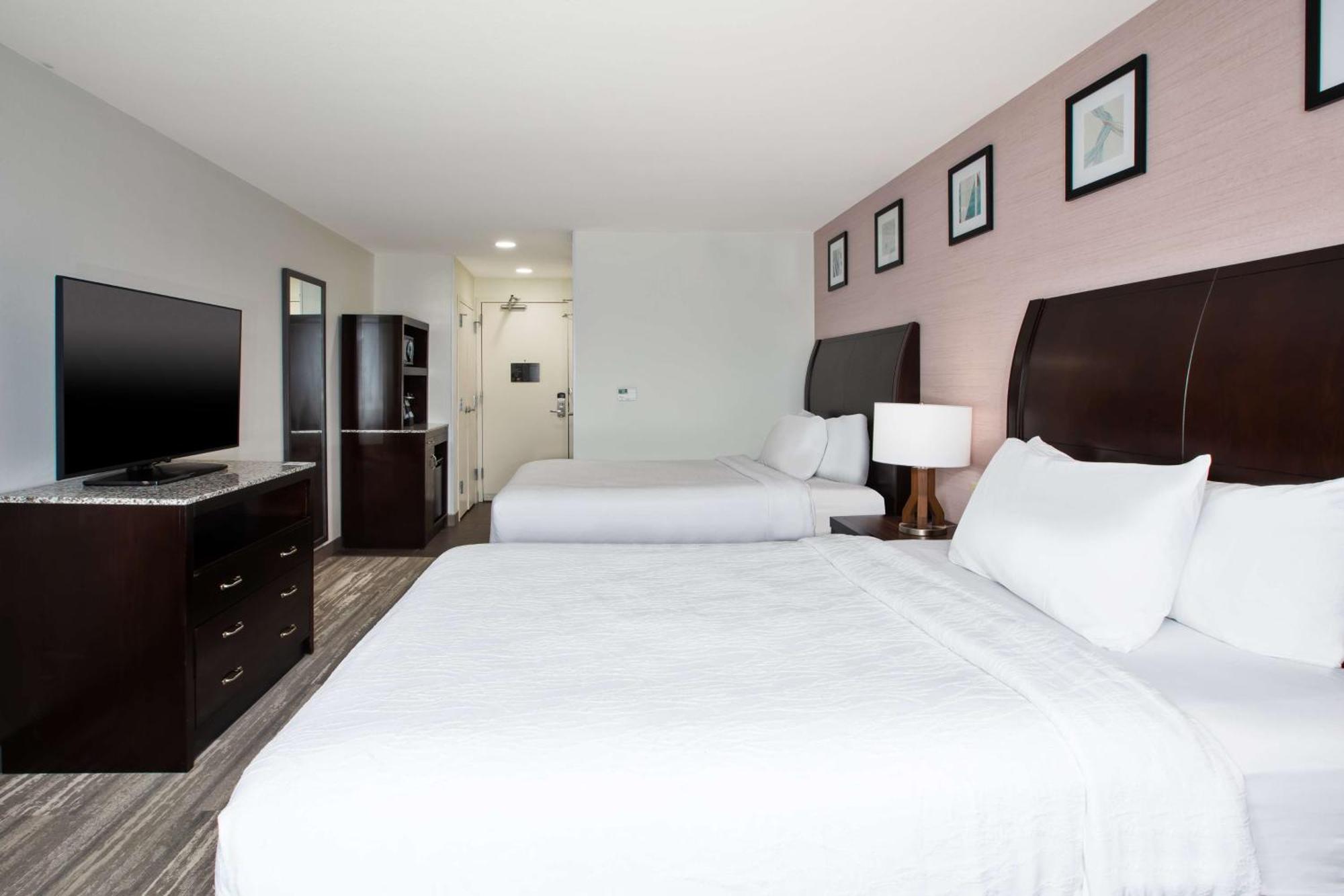 Hilton Garden Inn Benton Harbor Bagian luar foto