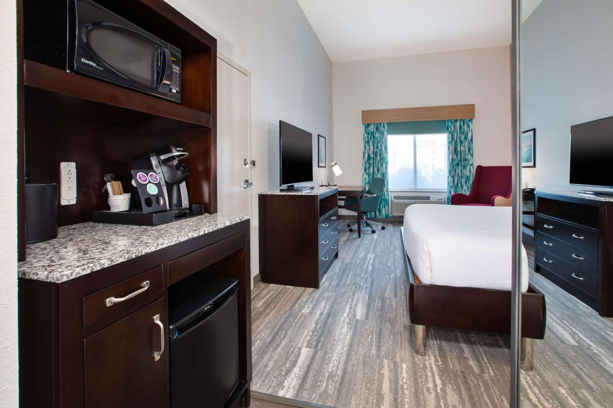 Hilton Garden Inn Benton Harbor Bagian luar foto